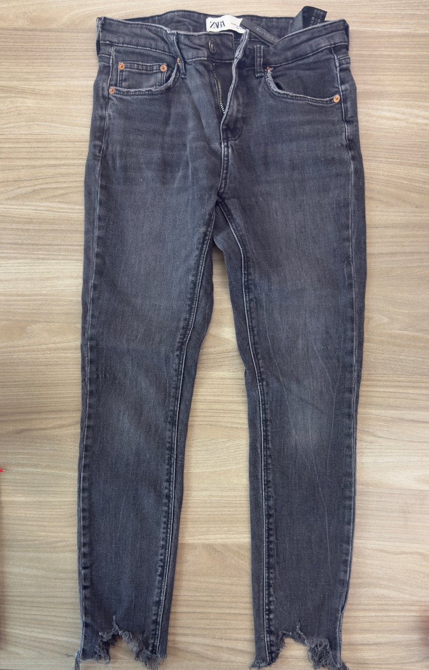 Zara The Skinny Pearl Black Women's Jeans Size 4 26x27 Mid Rise Distressed Hem